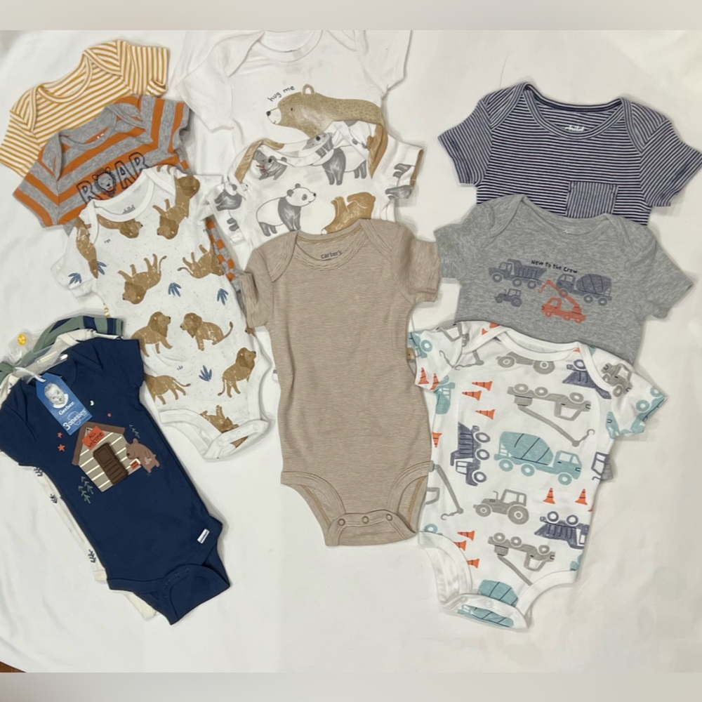 3 to 6 month baby boys lot; 12 Carter’s onesies. Like new.